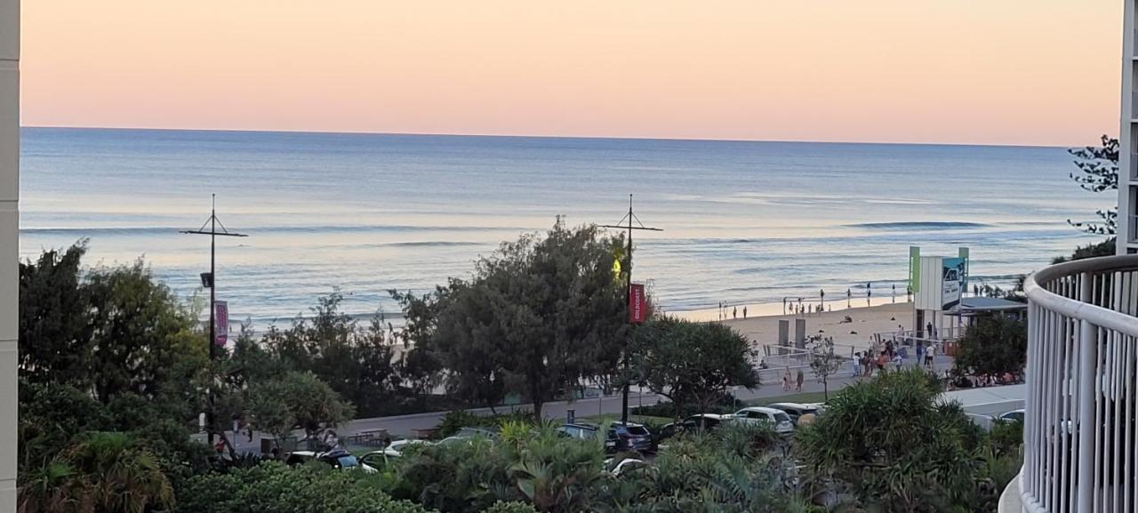 Apr Private Suites Moroccan By The Beach Gold Coast Bagian luar foto