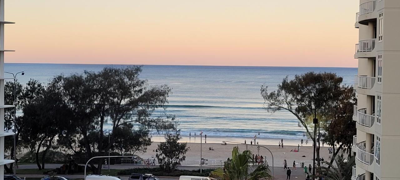 Apr Private Suites Moroccan By The Beach Gold Coast Bagian luar foto