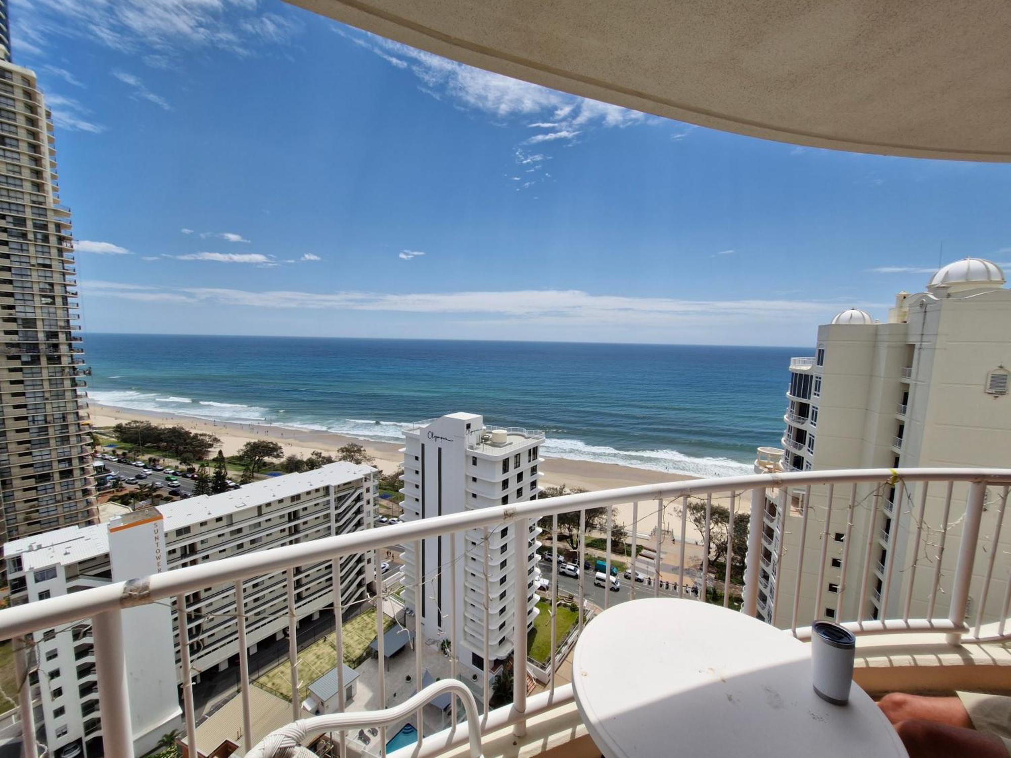 Apr Private Suites Moroccan By The Beach Gold Coast Bagian luar foto