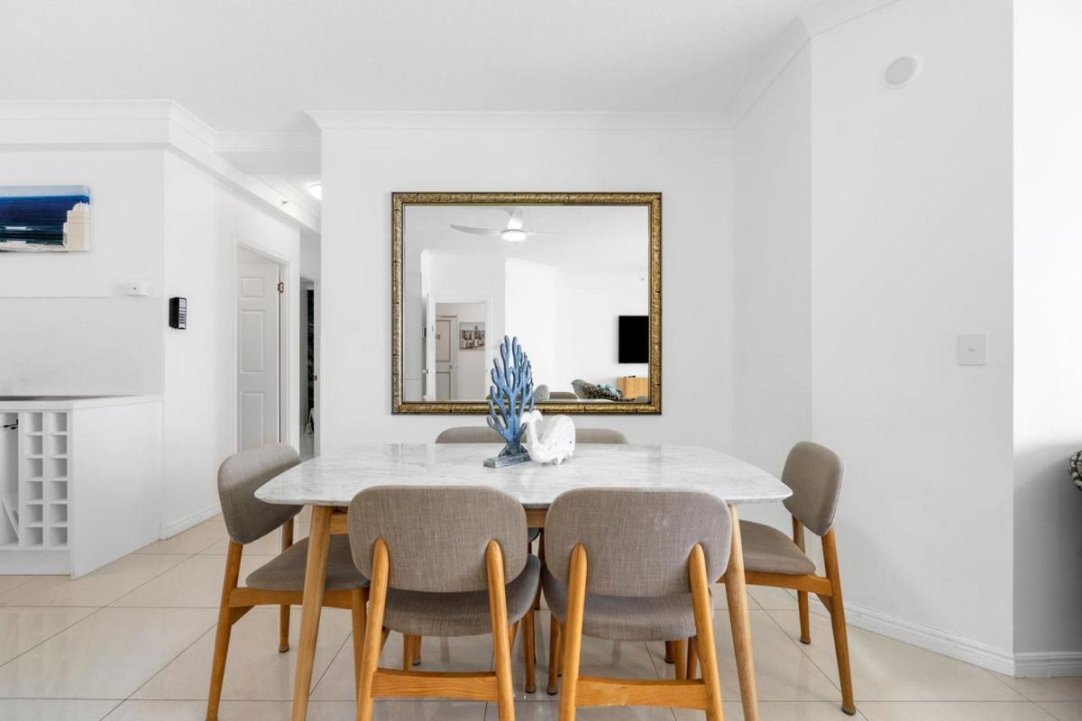 Apr Private Suites Moroccan By The Beach Gold Coast Bagian luar foto